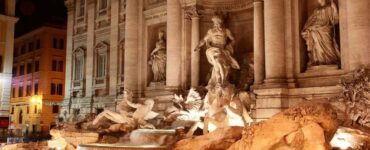 Fontana di Trevi di sera