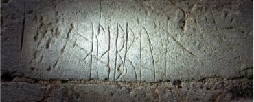 scritture di rune su pietra