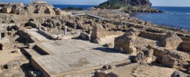 scoperta a Nora una straordinaria piazza romana età imperiale