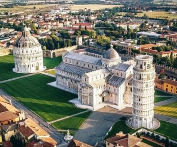 Buon Compleanno Alla Torre Di Pisa, Uno Dei Monumenti Iconici Della ...