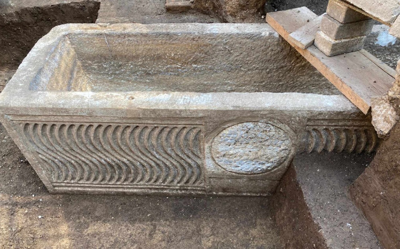necropoli romana sarcofago