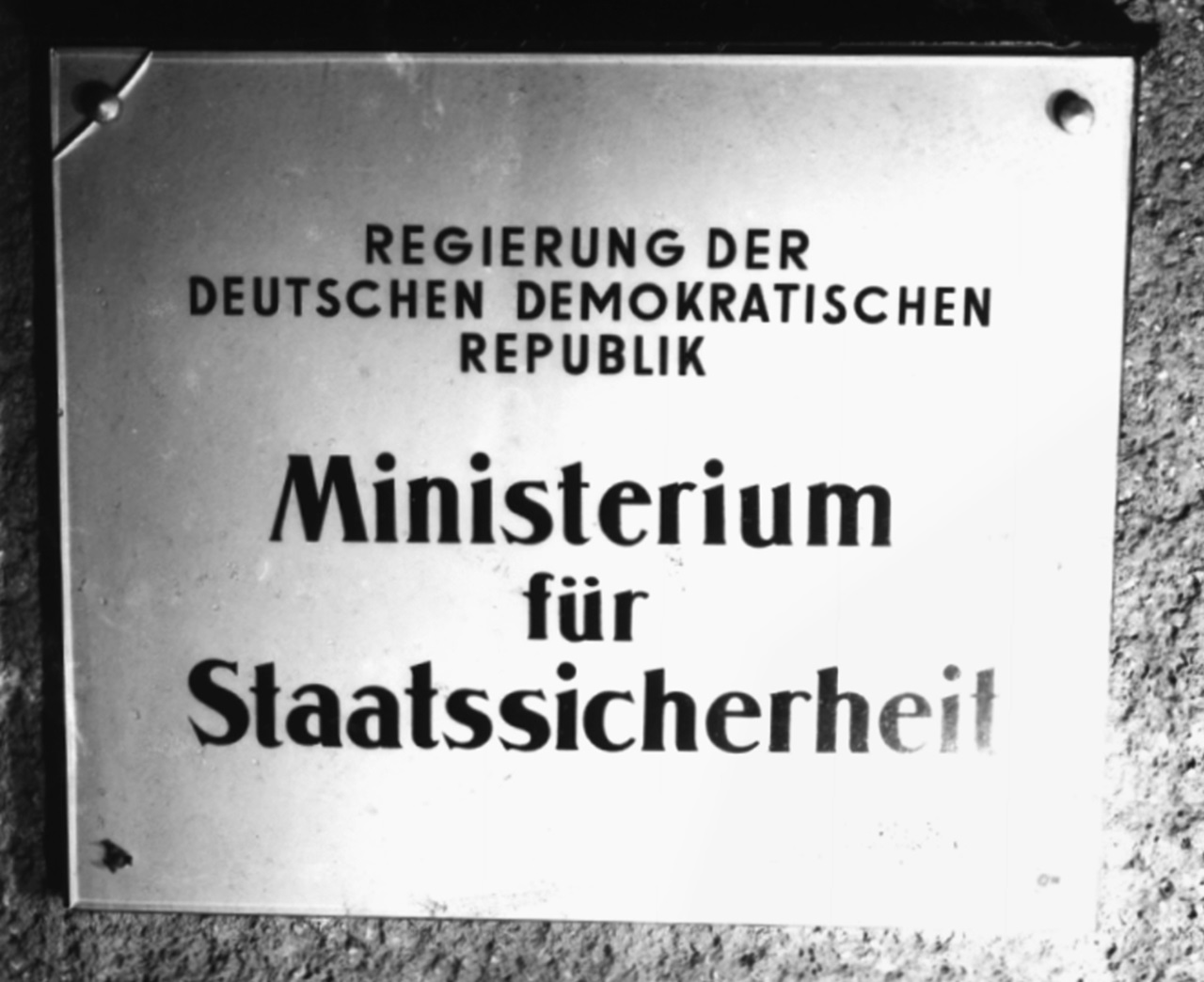 Stasi cartello ingresso del ministero