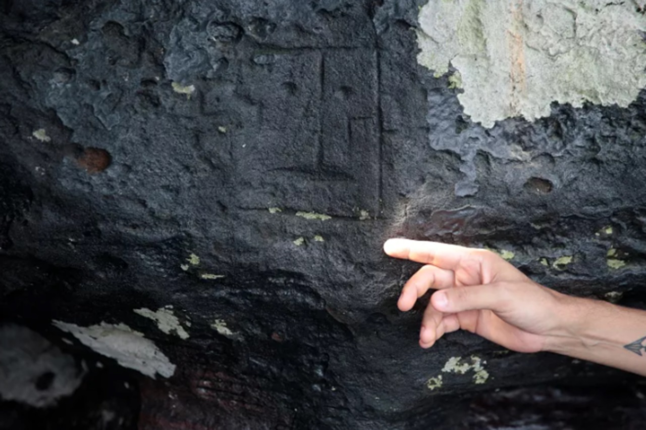 incisioni umane petroglifi Rio Negro