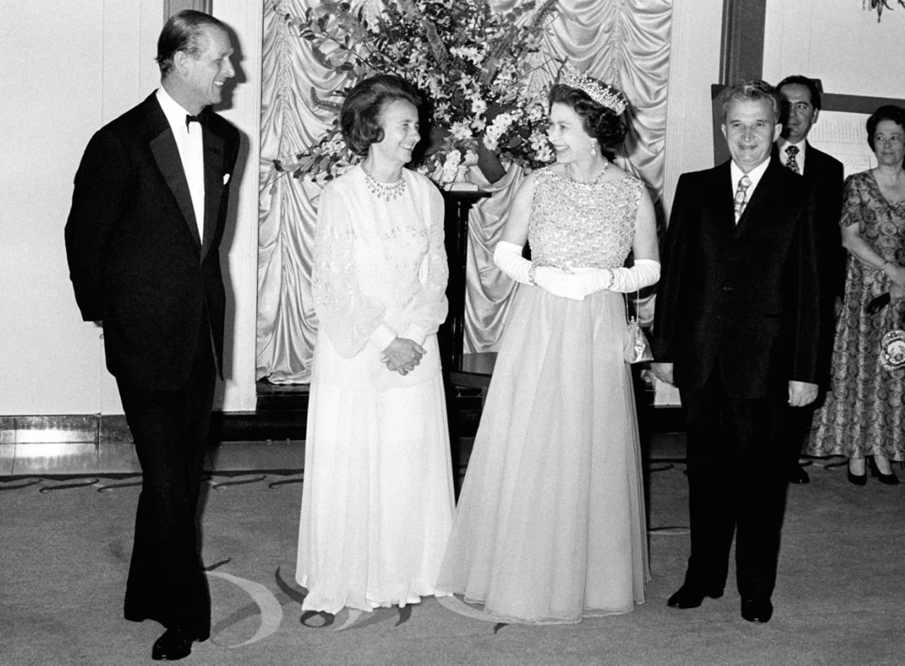 Elena Ceaușescu in Inghilterra con la regina Elisabetta II