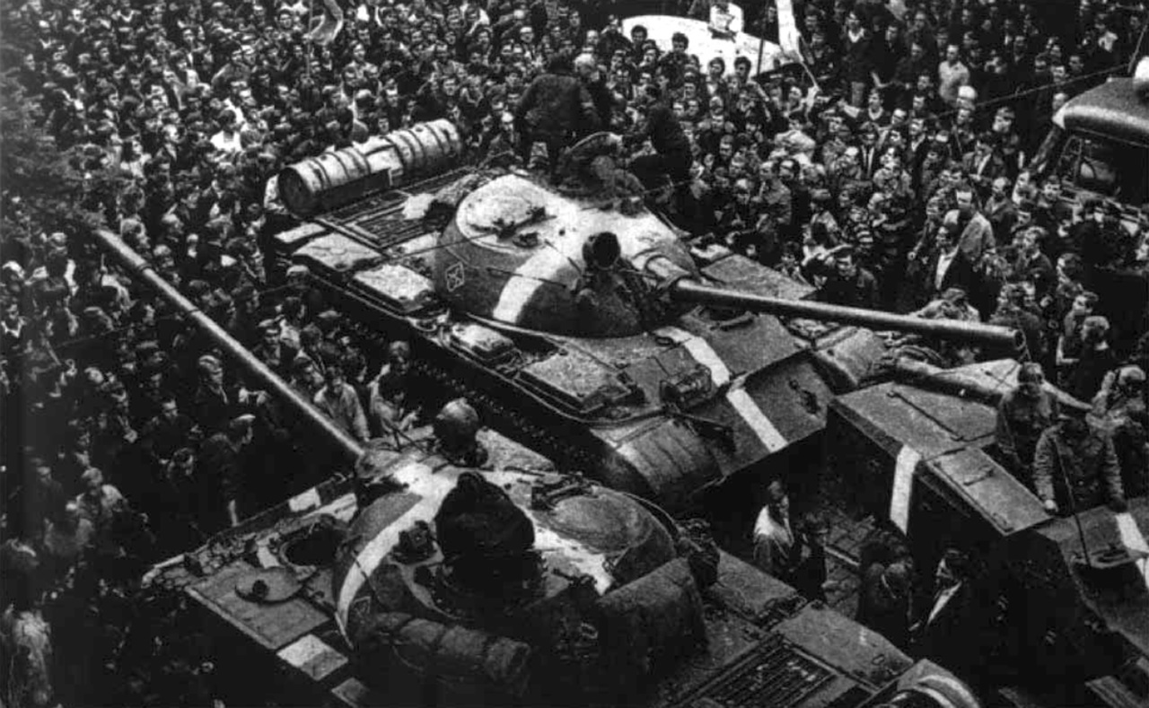 Sette Giorni al Fiume Reno carri sovietici nel 1968