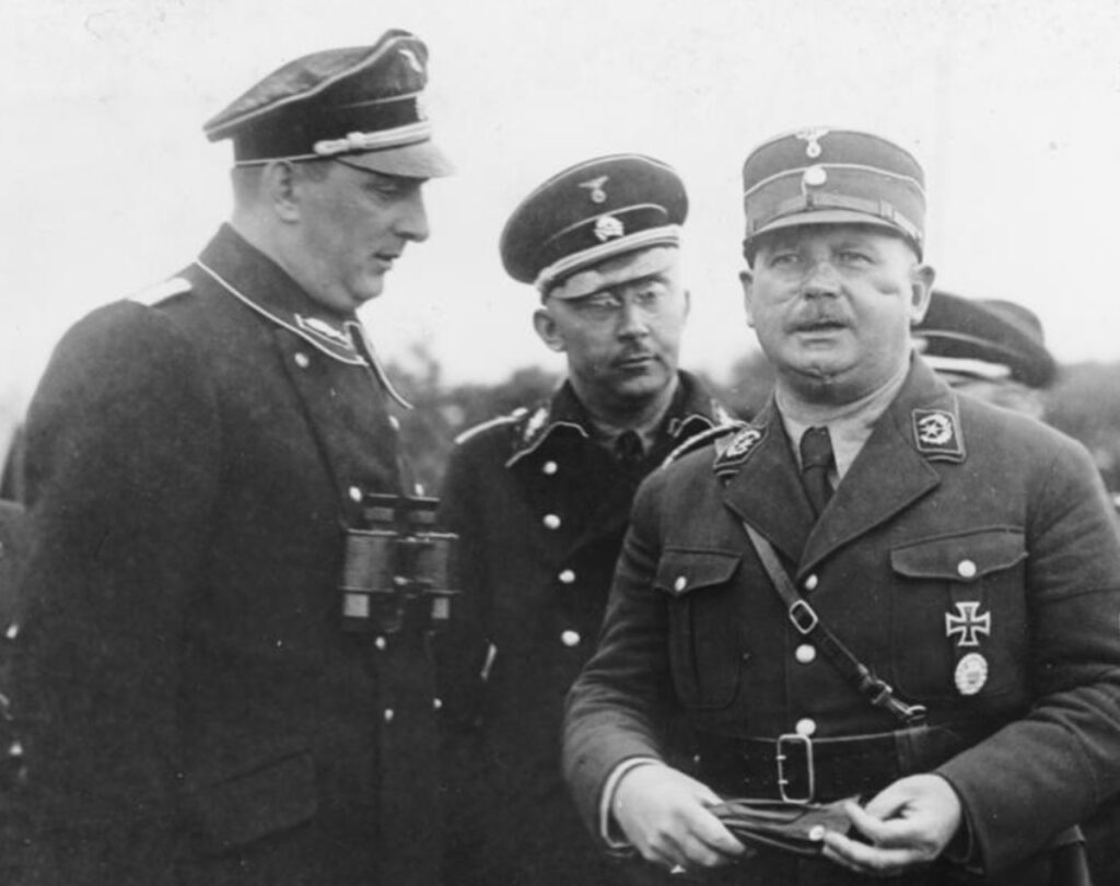 30 giugno Ernst Röhm, qui con l'Oberführer Kurt Daluege (a sinistra) e Heinrich Himmler