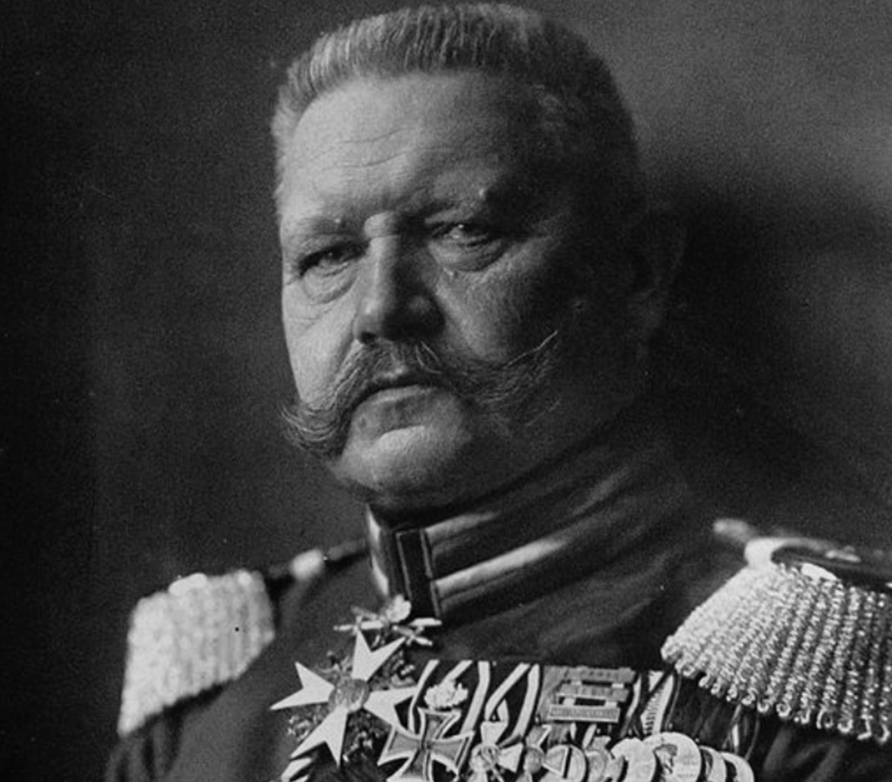 Paul von Hindenburg, a cui fu dedicato il dirigibile