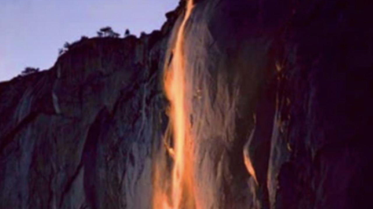 Foto del giorno: la cascata di fuoco