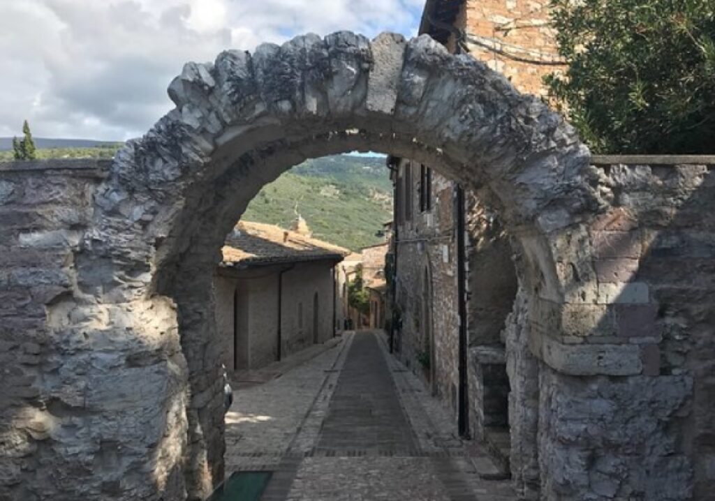 Spello, Arco romano