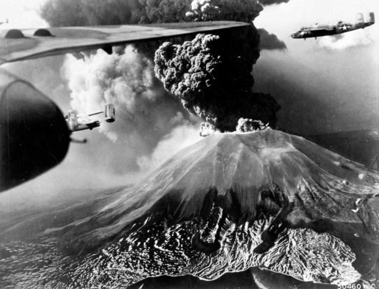 Vesuvio aerei alleati sorvolano il vulcano in eruzione