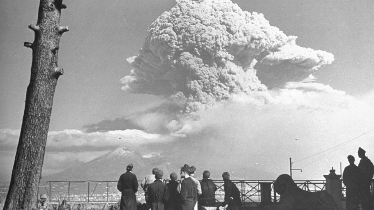 Foto del giorno: l'eruzione del Vesuvio