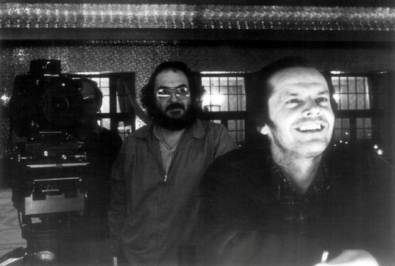 gemelle identiche Kubrick dietro Jack Nicholson durante riprese Shining