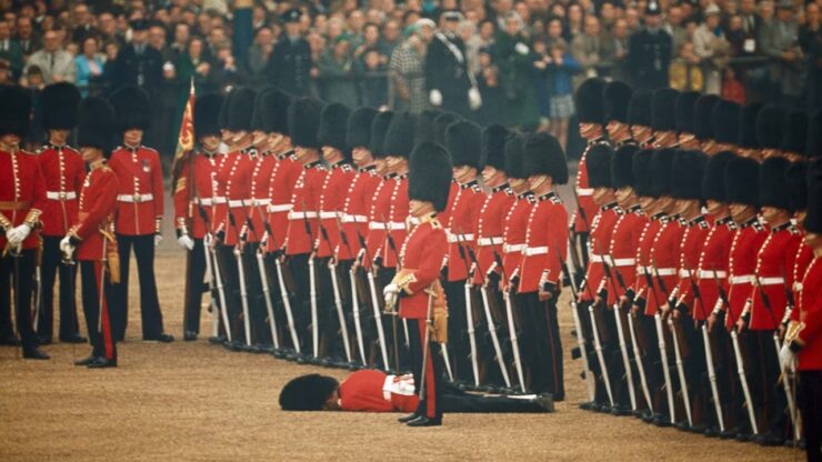 foto del giorno lo svenimento della guardia irlandese