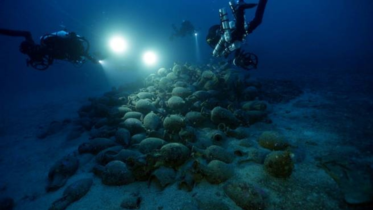 i relitti romani nelle isole Eolie: il cimitero di anfore 