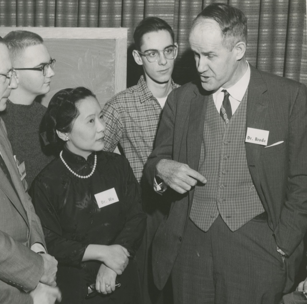 Chien-Shiung Wu e Wallace Brode, Columbia University 1958