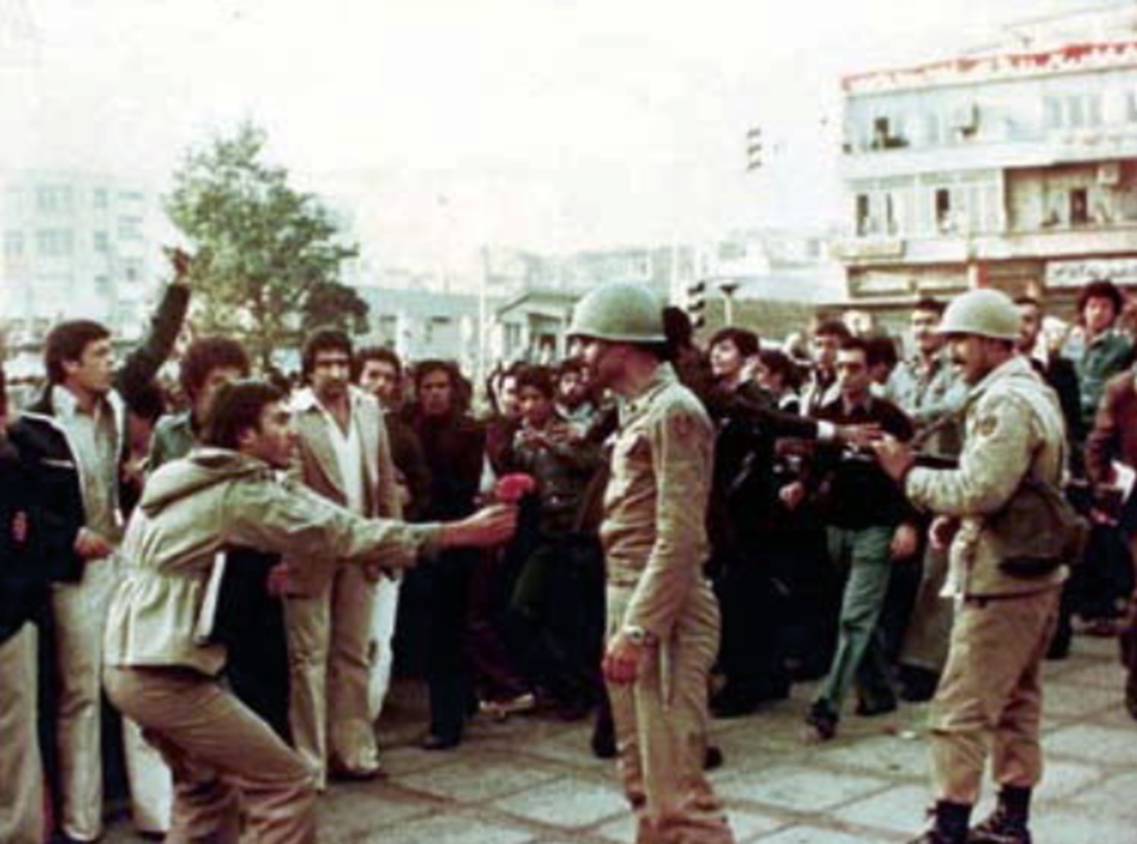 amico foto esercito vs rivoluzionari