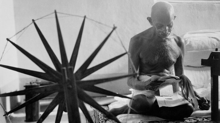 Foto del giorno: un'insolita condizione per fotografare Gandhi