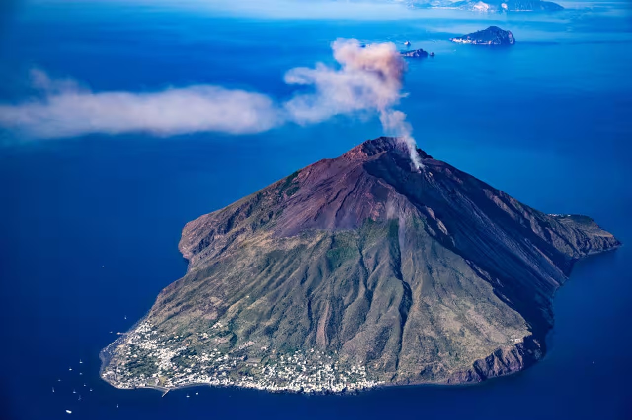 Strabone, isola con Vulcano 