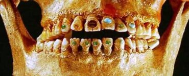 ritrovato in Messico un teschio di 1600 anni con dei minerali incastonati nei denti