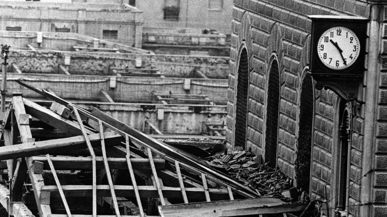 Foto del giorno: Bologna e la sua ora più buia