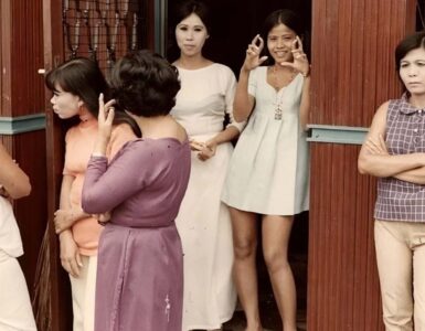 Foto del giorno: le ragazze da bar di Saigon