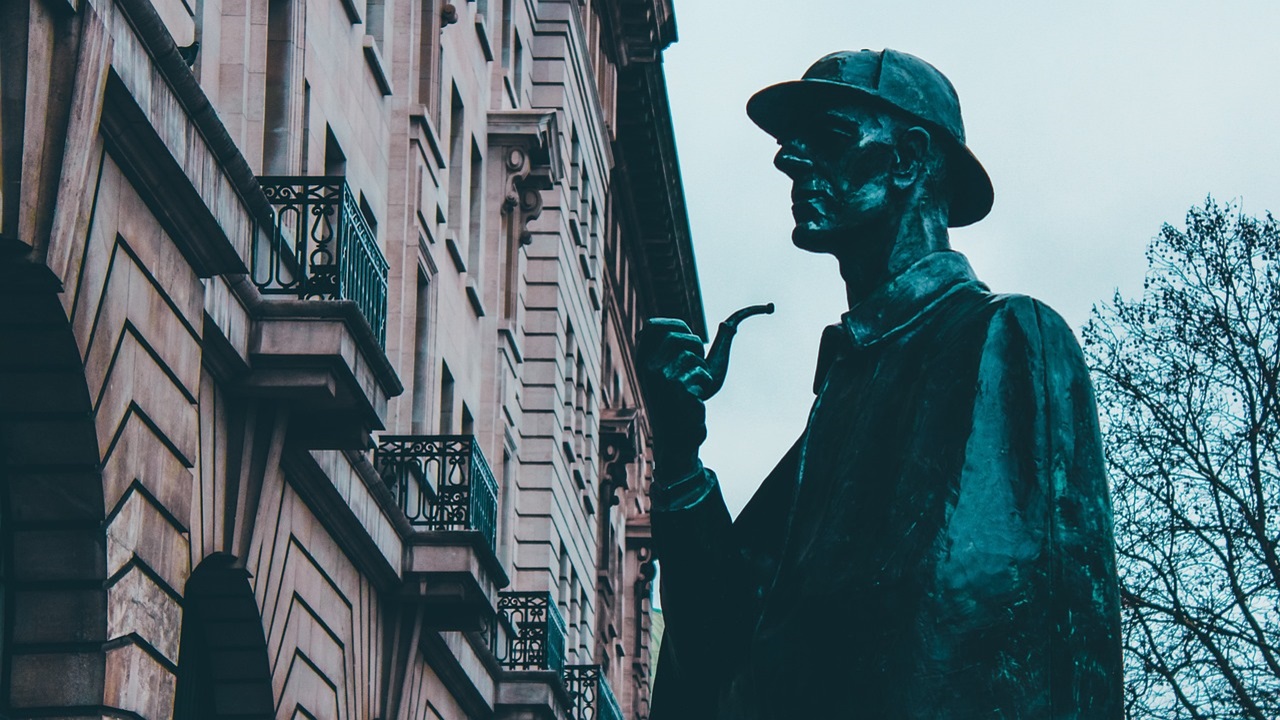 sherlock holmes statua