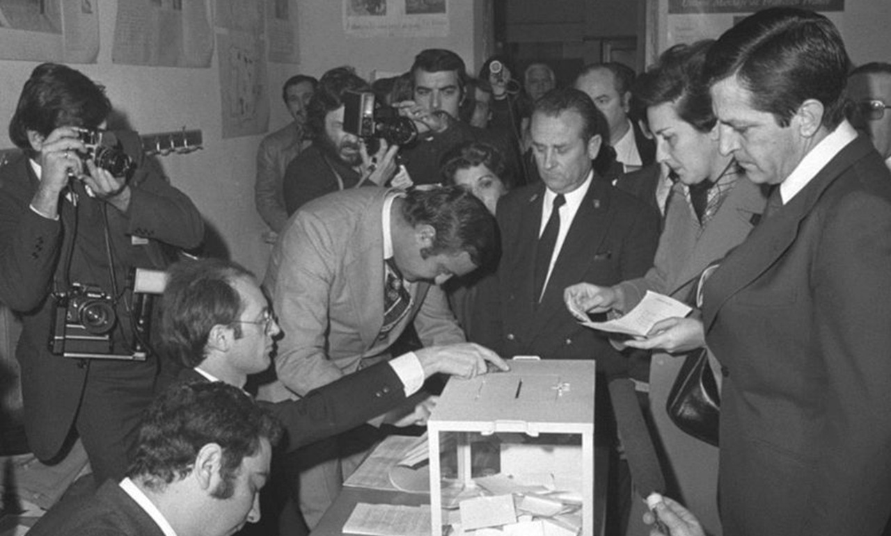 15 dicembre Adolfo Suarez vota