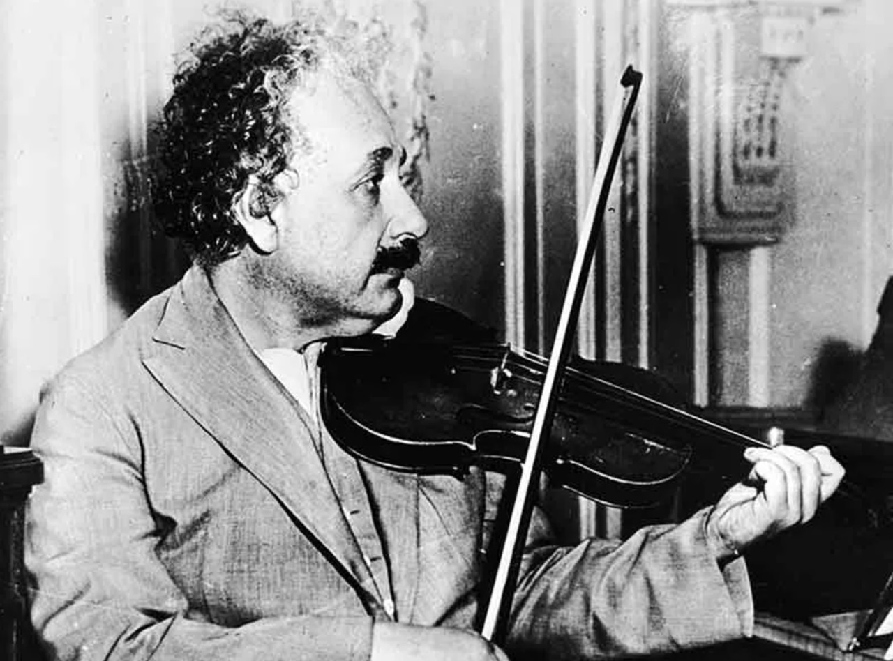 Albert Einstein foto con violino