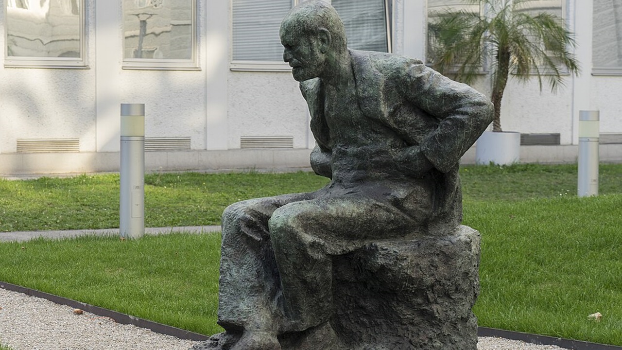 freud statua