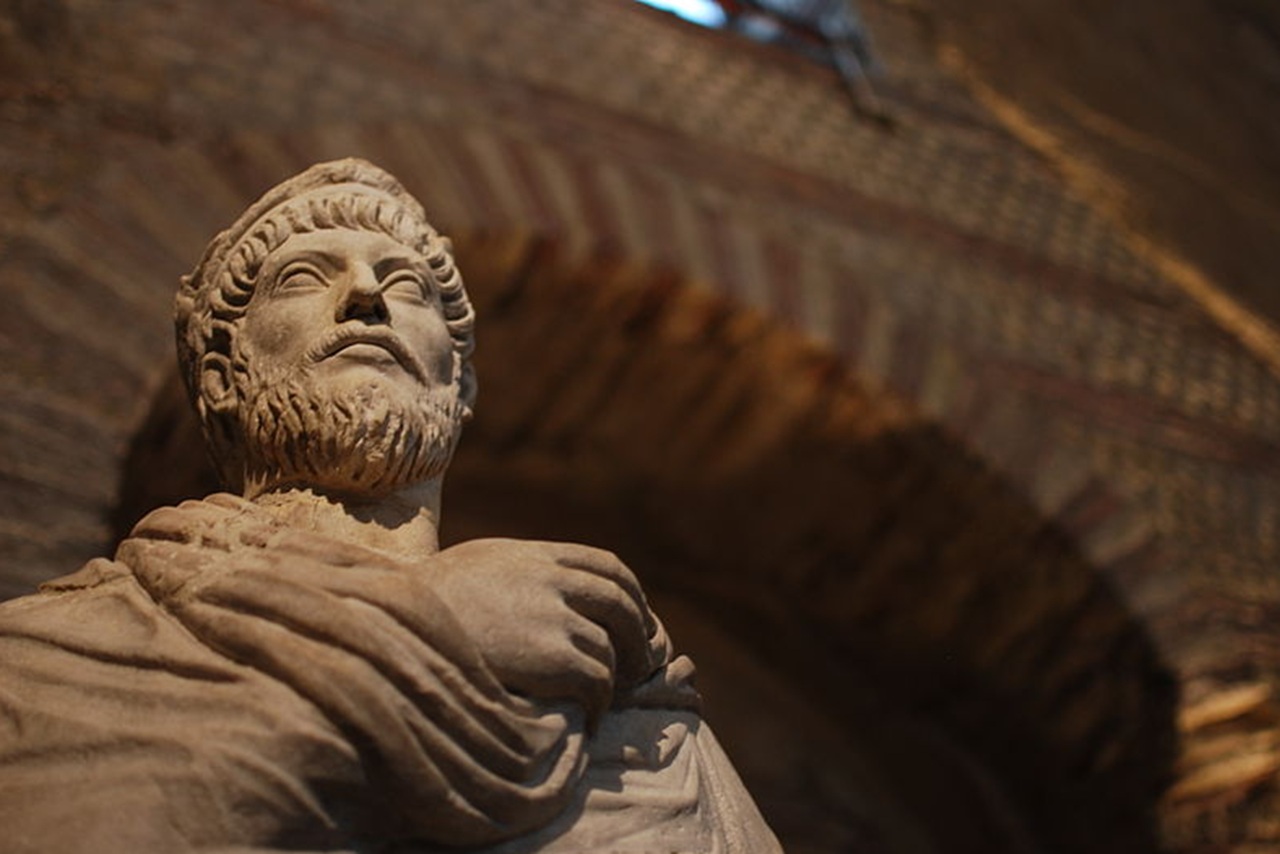 5 marzo statua imperatore Giuliano l'apostata