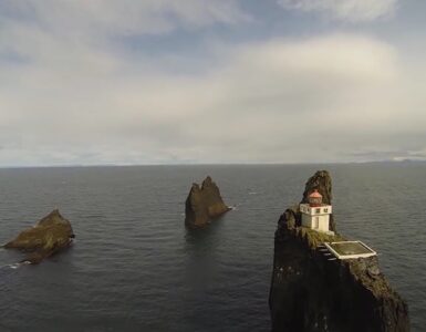 Foto del giorno: l'inospitale faro di Thrídrangaviti, Islanda