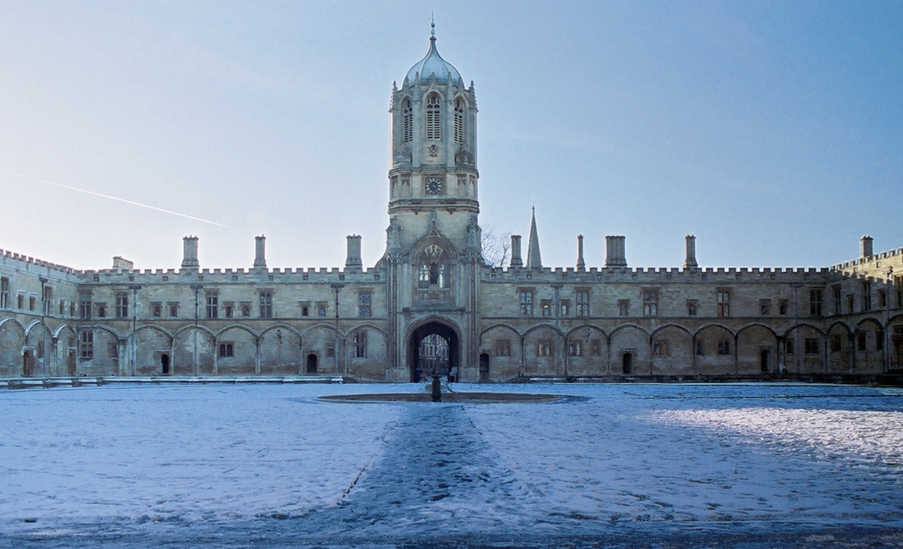 Oxford università cortile innevato