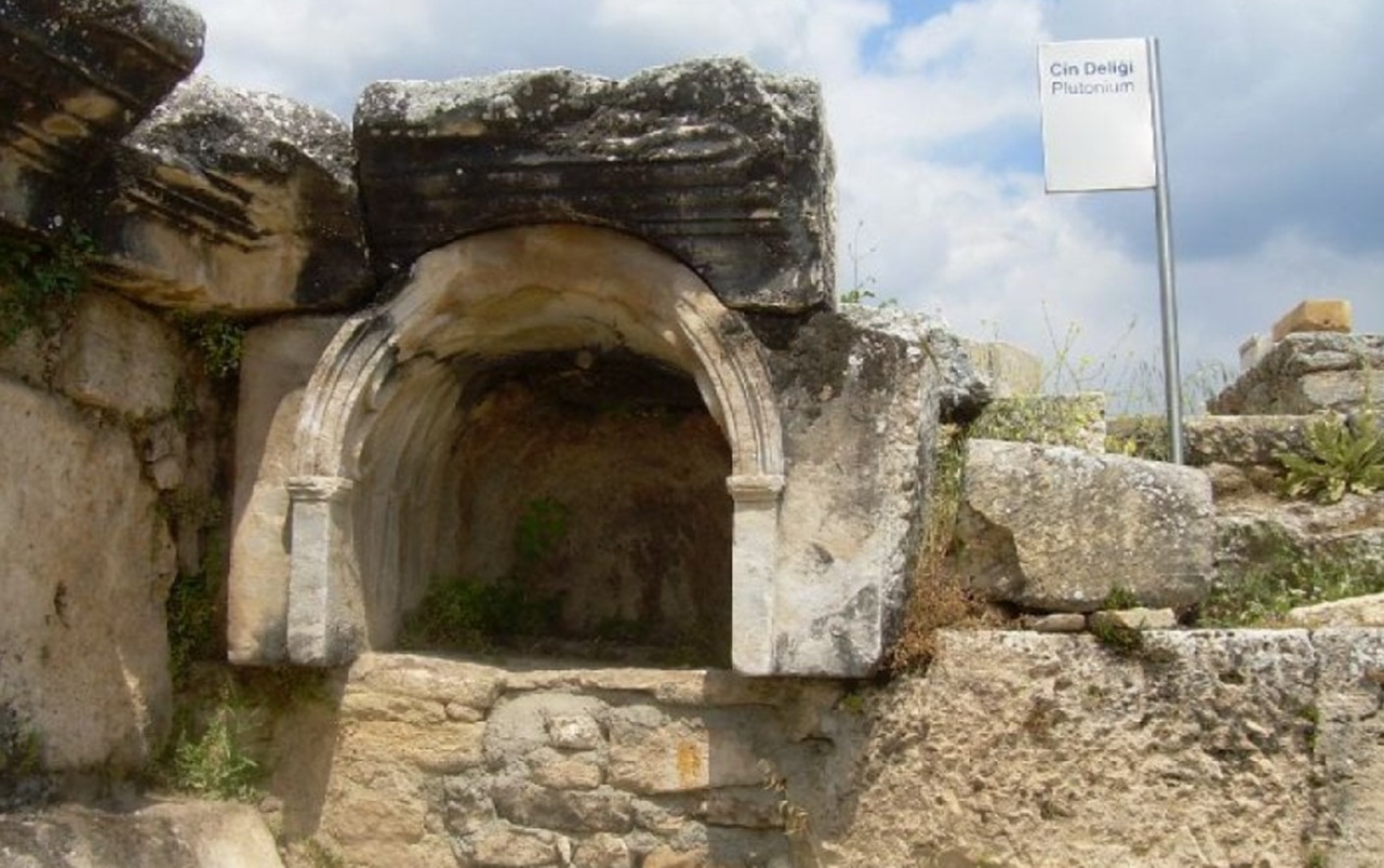 porte dell'inferno Plutonium Hierapolis