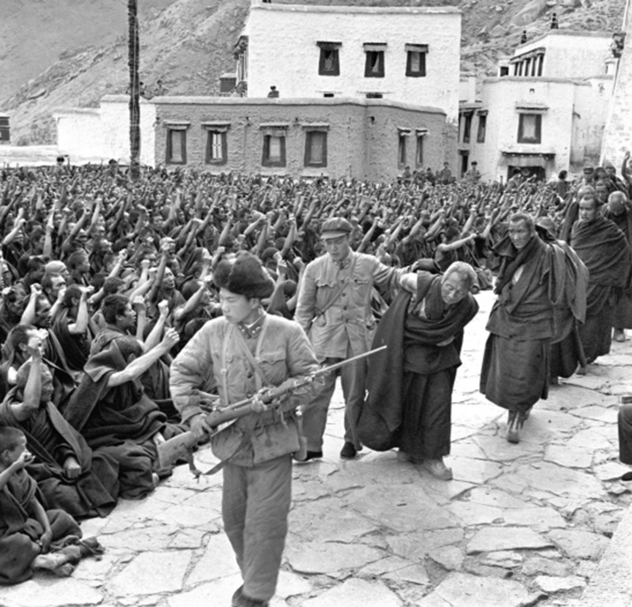 10 marzo truppe EPL reprimono le proteste di Lhasa